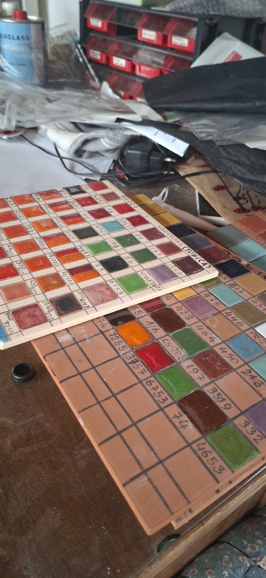 Muestras de esmaltes cerámicos